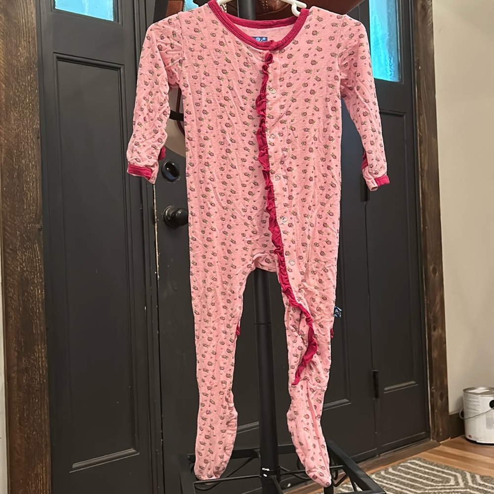 Kicker 6-12 months